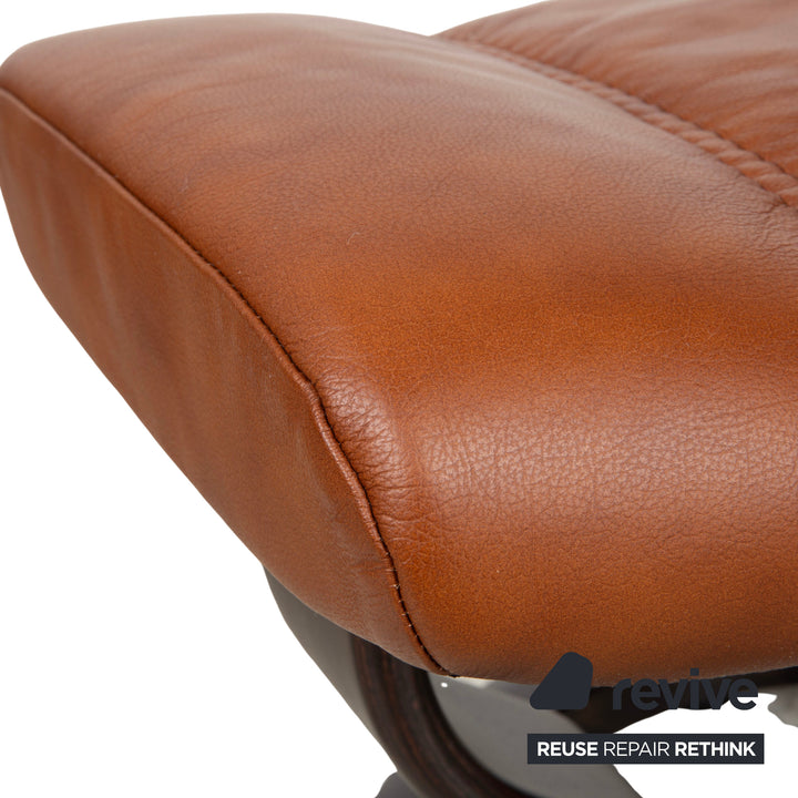Fauteuil et repose-pieds Stressless Consul en cuir cognac, fonction relax