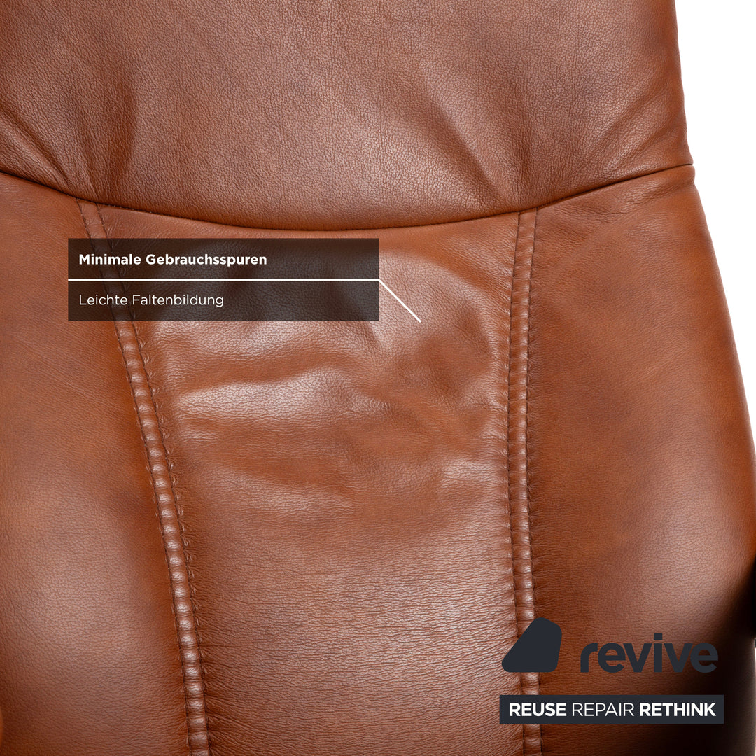 Fauteuil et repose-pieds Stressless Consul en cuir cognac, fonction relax
