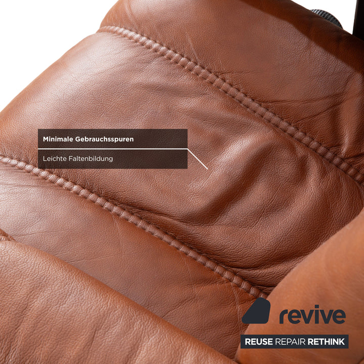 Fauteuil et repose-pieds Stressless Consul en cuir cognac, fonction relax