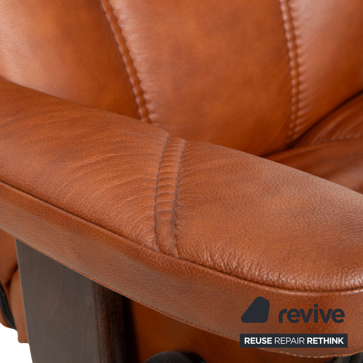 Fauteuil et repose-pieds Stressless Consul en cuir cognac, fonction relax