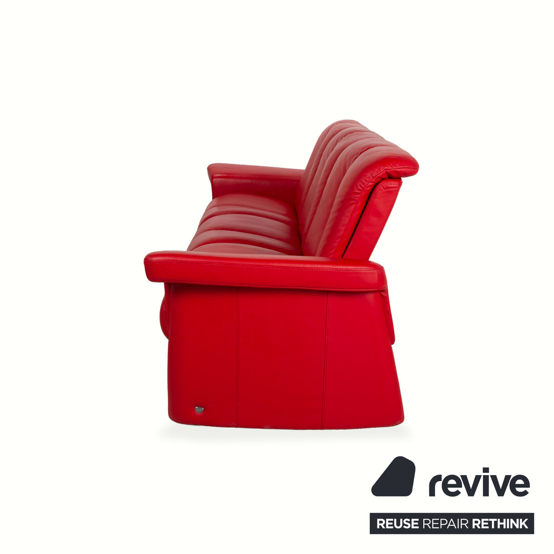 Canapé trois places en cuir rouge Stressless Legend à fonctions manuelles