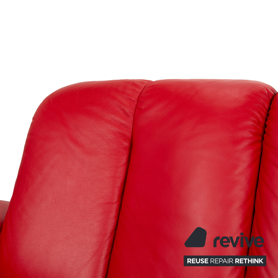 Canapé trois places en cuir rouge Stressless Legend à fonctions manuelles