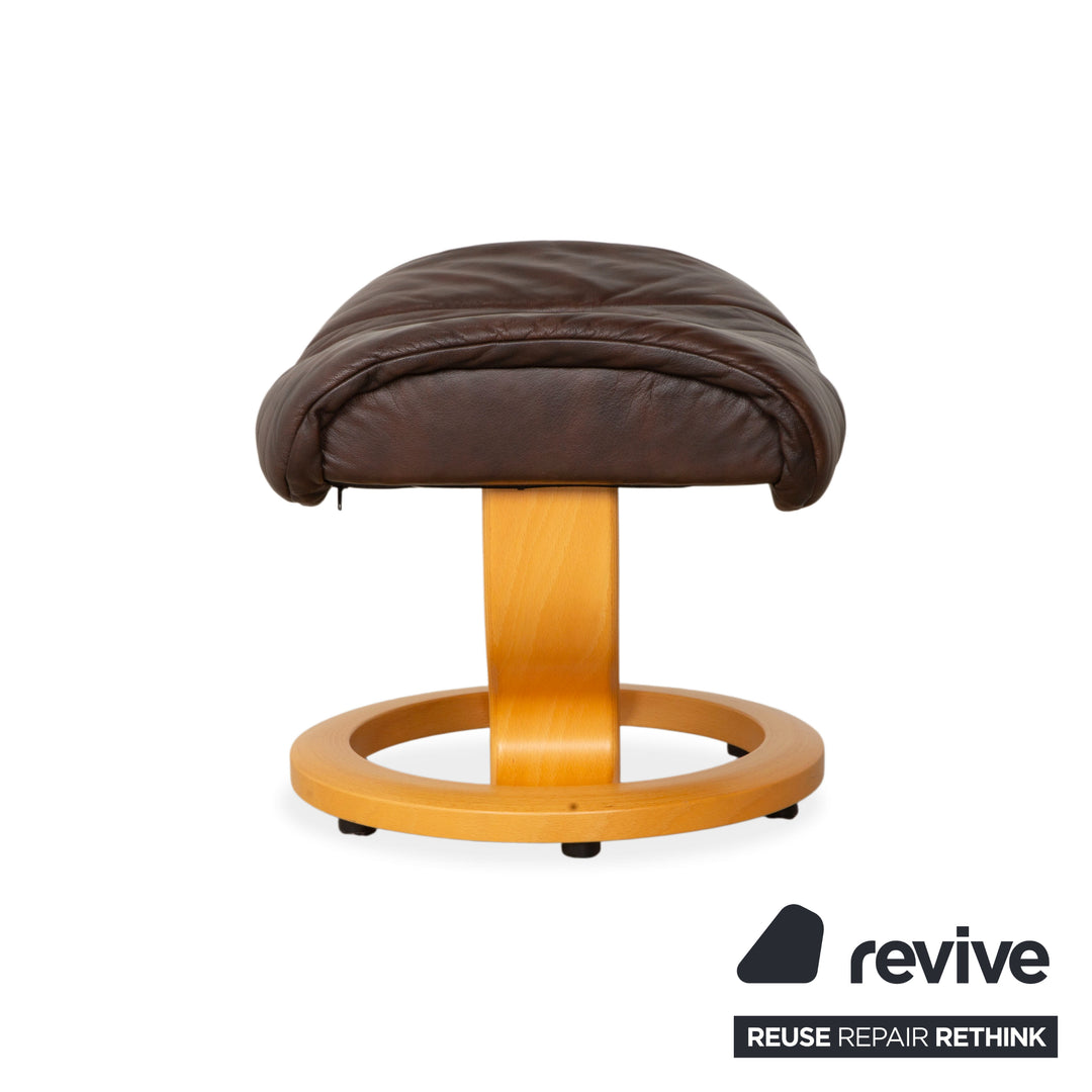 Fauteuil inclinable Stressless Reno en cuir marron, taille M, avec repose-pieds. Fonction inclinable.