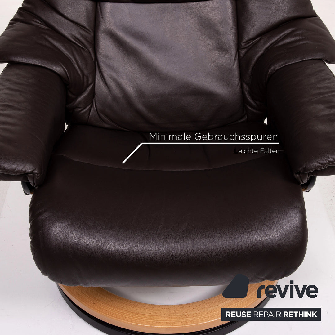 Fauteuil en cuir Stressless Reno marron taille M avec tabouret marron foncé Fonction de relaxation Fonction