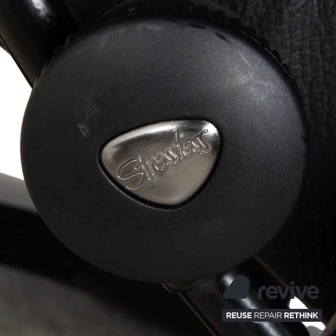 Fauteuil Stressless Reno, taille M, cuir noir, pieds et repose-pieds en hêtre, fonction manuelle