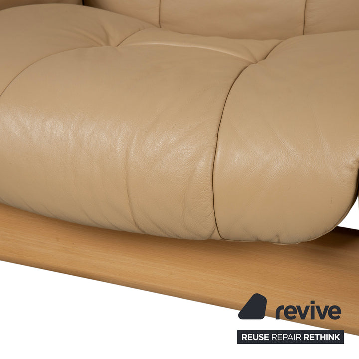 Canapé Stressless Windsor trois places en cuir et bois, beige crème