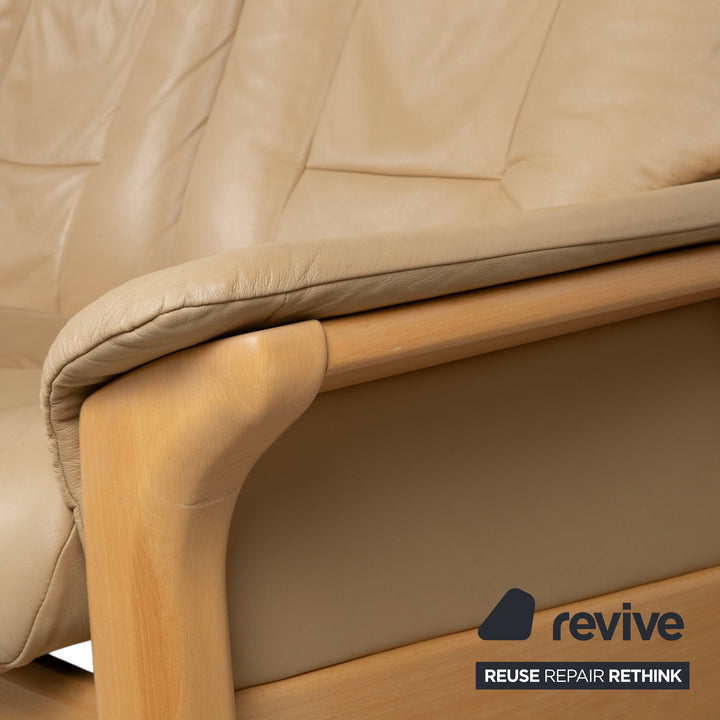 Canapé Stressless Windsor trois places en cuir et bois, beige crème