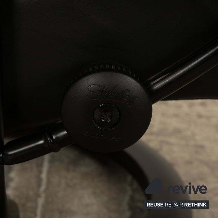 Stressless Wing Leder Sessel Schwarz inkl. Hocker manuelle Funktion