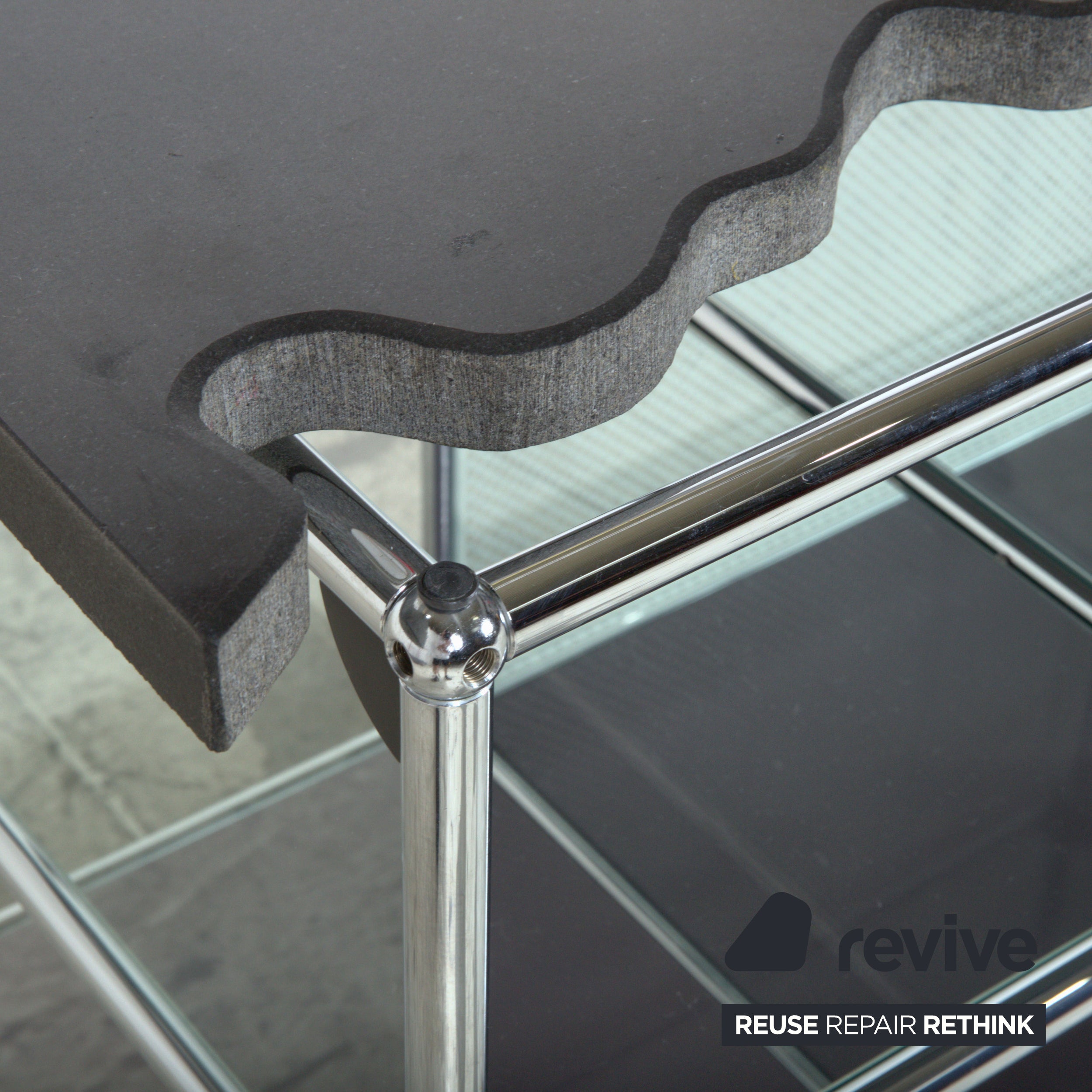 USM Haller Sideboard Schwarz mit selbstgefertigter Granitplatte