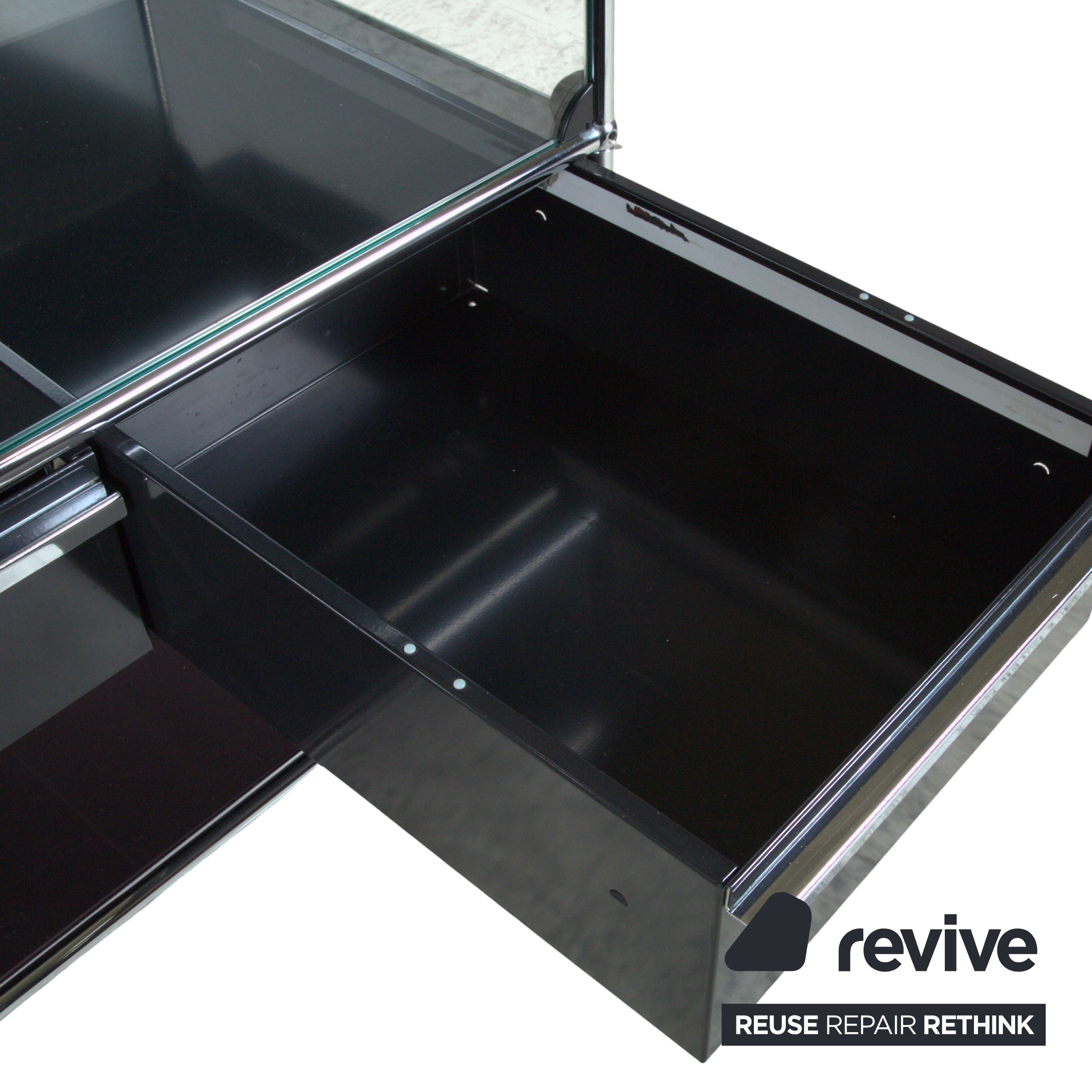 USM Haller Sideboard Schwarz mit selbstgefertigter Granitplatte