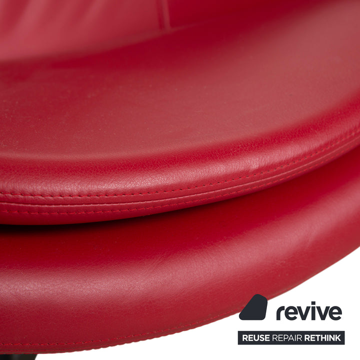 Fauteuil en cuir Varier Cocoon avec repose-pieds rouge