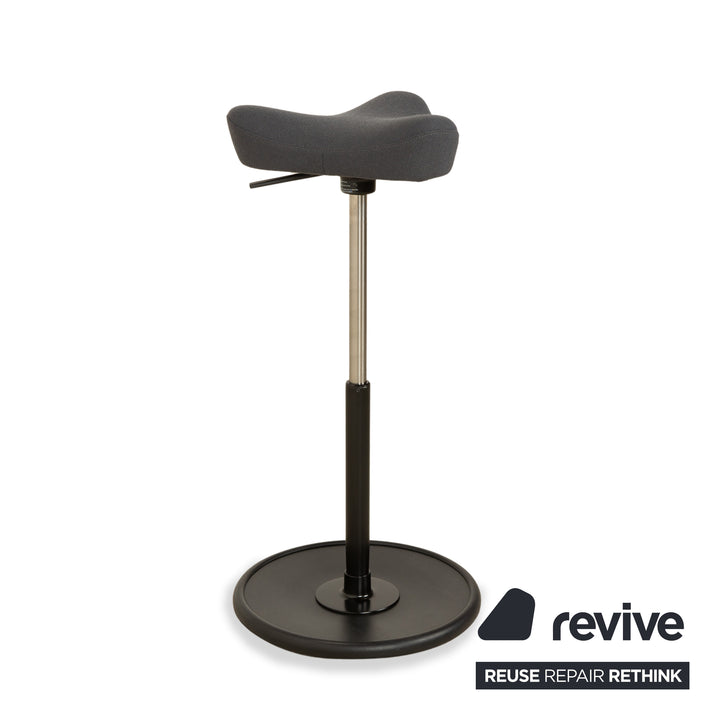 Varier Move Compact Sitz-Steh Hocker Stuhl Stoff Dunkelgrau Basis Schwarz Holz Esche by Per Øie Bürostuhl