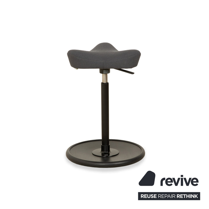 Varier Move Compact Sitz-Steh Hocker Stuhl Stoff Dunkelgrau Basis Schwarz Holz Esche by Per Øie Bürostuhl