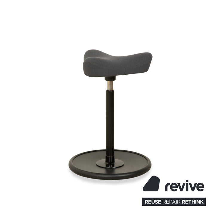 Varier Move Compact Sitz-Steh Hocker Stuhl Stoff Dunkelgrau Basis Schwarz Holz Esche by Per Øie Bürostuhl