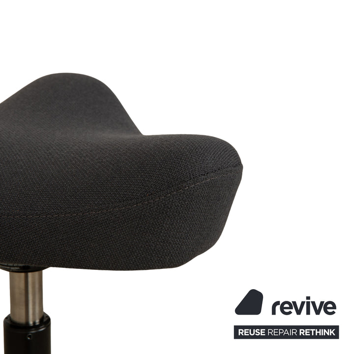 Varier Move Compact Sitz-Steh Hocker Stuhl Stoff Dunkelgrau Basis Schwarz Holz Esche by Per Øie Bürostuhl