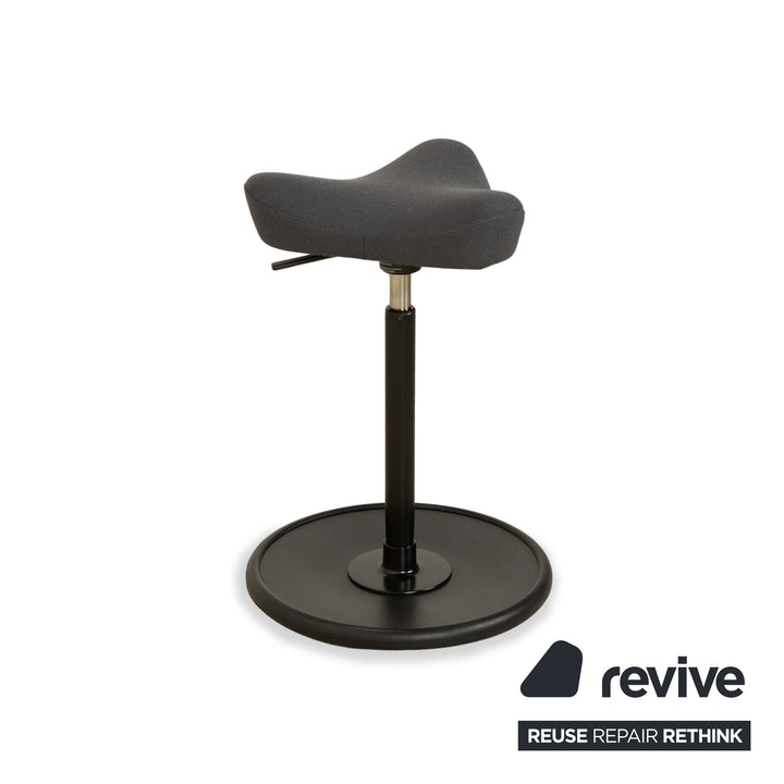 Varier Move Compact Sitz-Steh Hocker Stuhl Stoff Dunkelgrau Basis Schwarz Holz Esche by Per Øie Bürostuhl