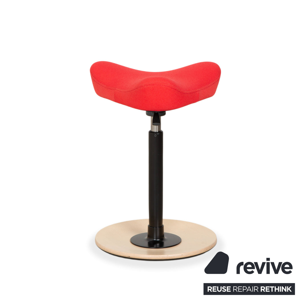 Varier Move Compact Sitz-Steh Hocker Stuhl Stoff Rot Basis Holz Esche Natur by Per Øie Bürostuhl