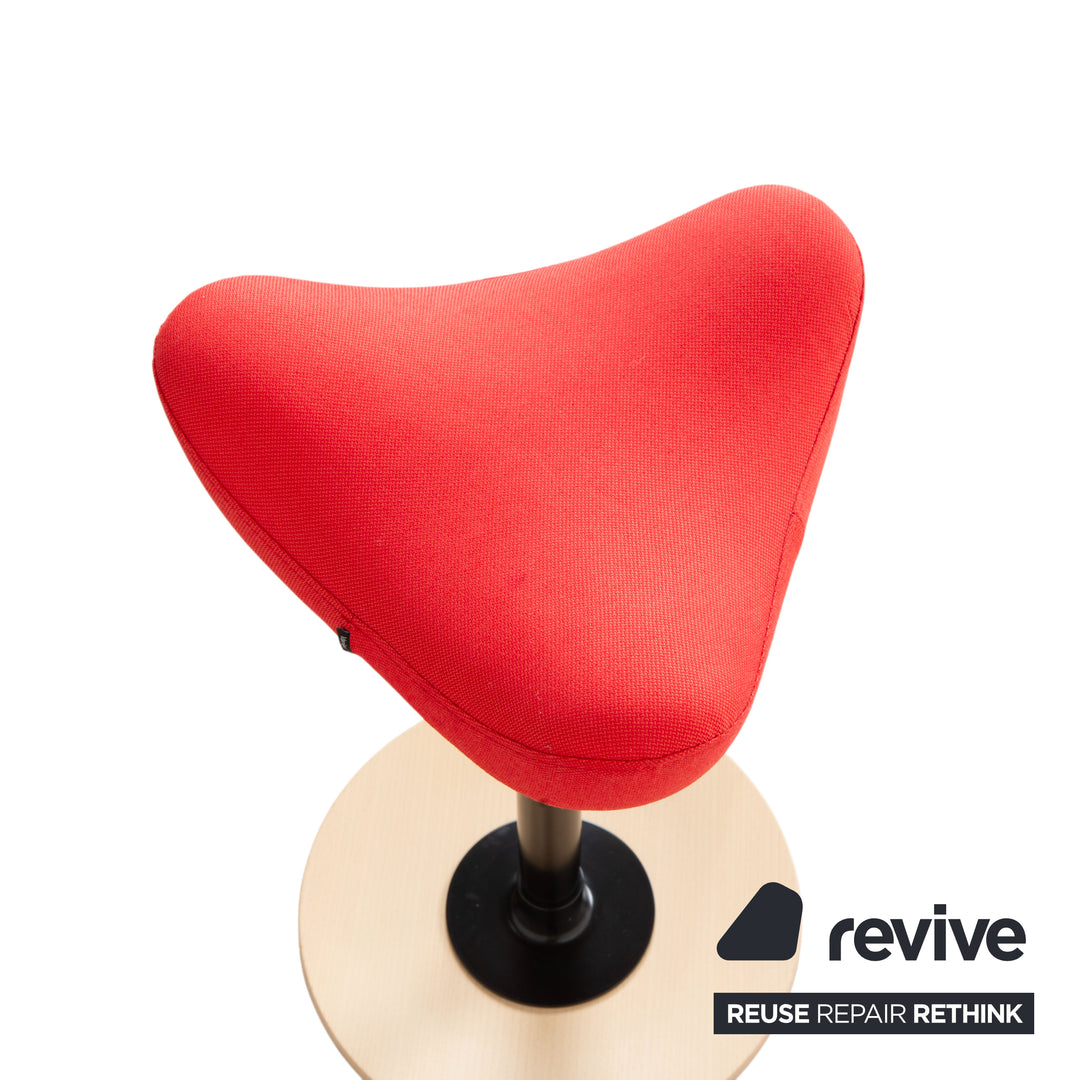 Varier Move Compact Sitz-Steh Hocker Stuhl Stoff Rot Basis Holz Esche Natur by Per Øie Bürostuhl