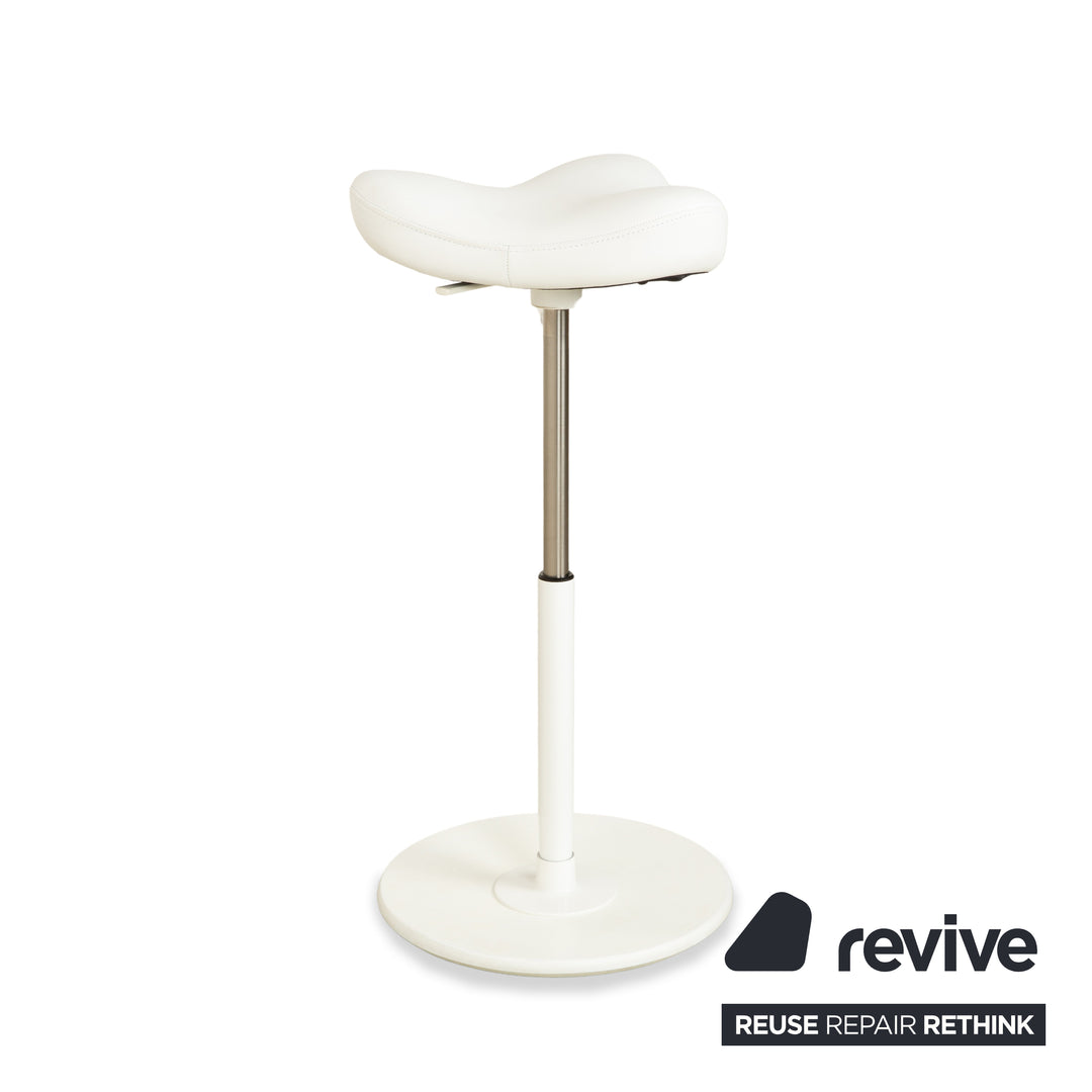 Varier Move Sitz-Steh Hocker Stuhl Leder LEA700 Weiß Basis Weiß Holz Esche Bürostuhl by Per Øie