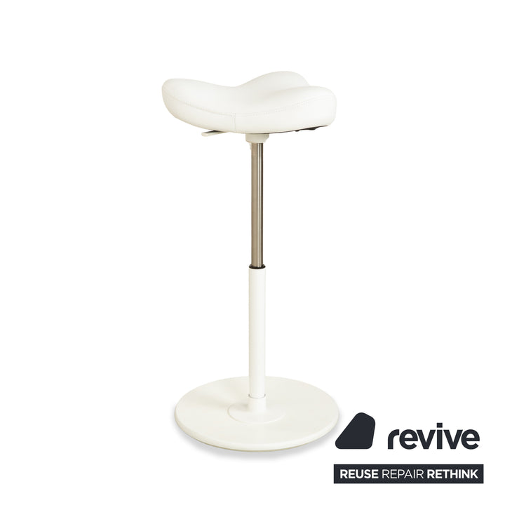 Varier Move Sitz-Steh Hocker Stuhl Leder LEA700 Weiß Basis Weiß Holz Esche Bürostuhl by Per Øie