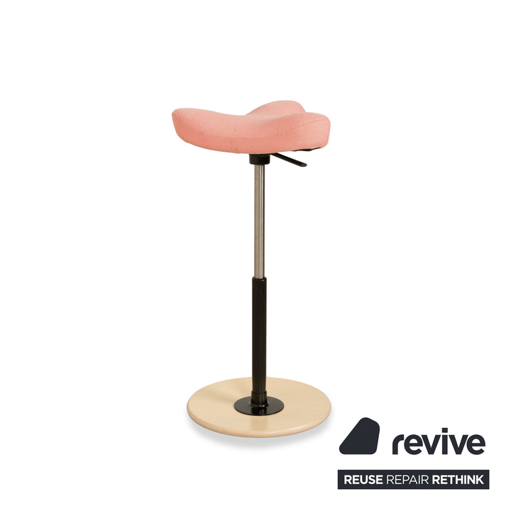 Varier Move Sitz-Steh Hocker Stuhl Rosa Korall Revive 524 Basis Natur Braun Holz Esche Bürostuhl by Per Øie