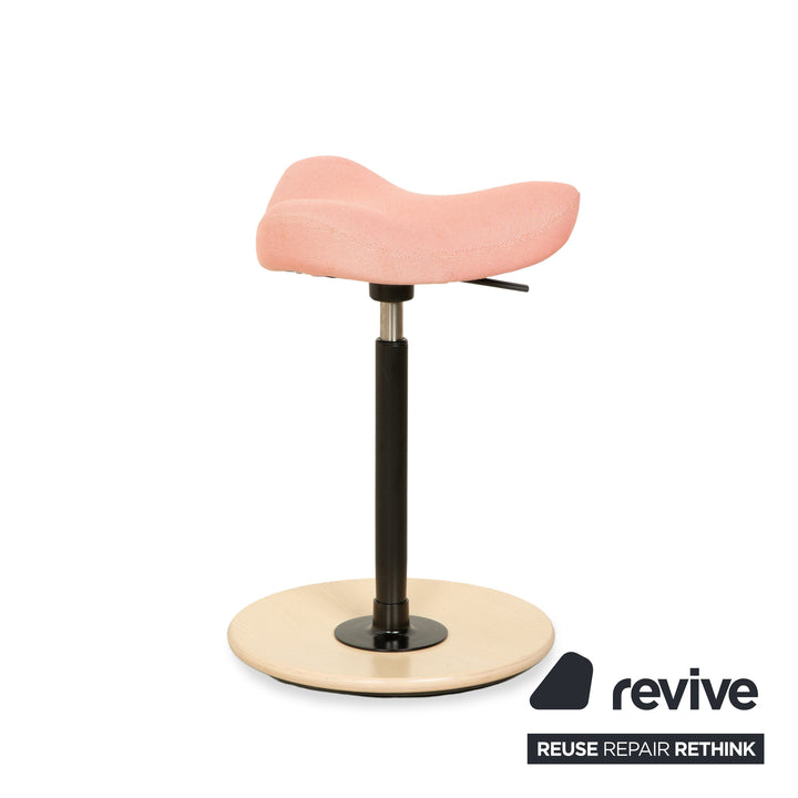 Varier Move Sitz-Steh Hocker Stuhl Rosa Korall Revive 524 Basis Natur Braun Holz Esche Bürostuhl by Per Øie