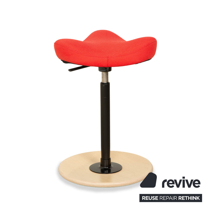 Varier Move Sitz-Steh Hocker Stuhl Rot Revive 634 Basis Natur Braun Holz Esche Bürostuhl by Per Øie