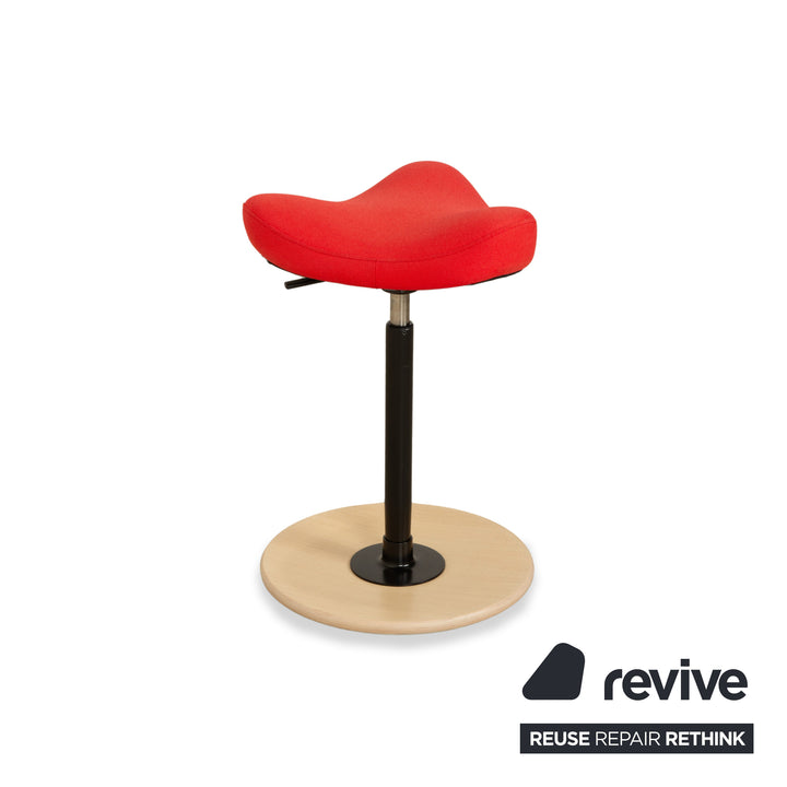 Varier Move Sitz-Steh Hocker Stuhl Rot Revive 634 Basis Natur Braun Holz Esche Bürostuhl by Per Øie