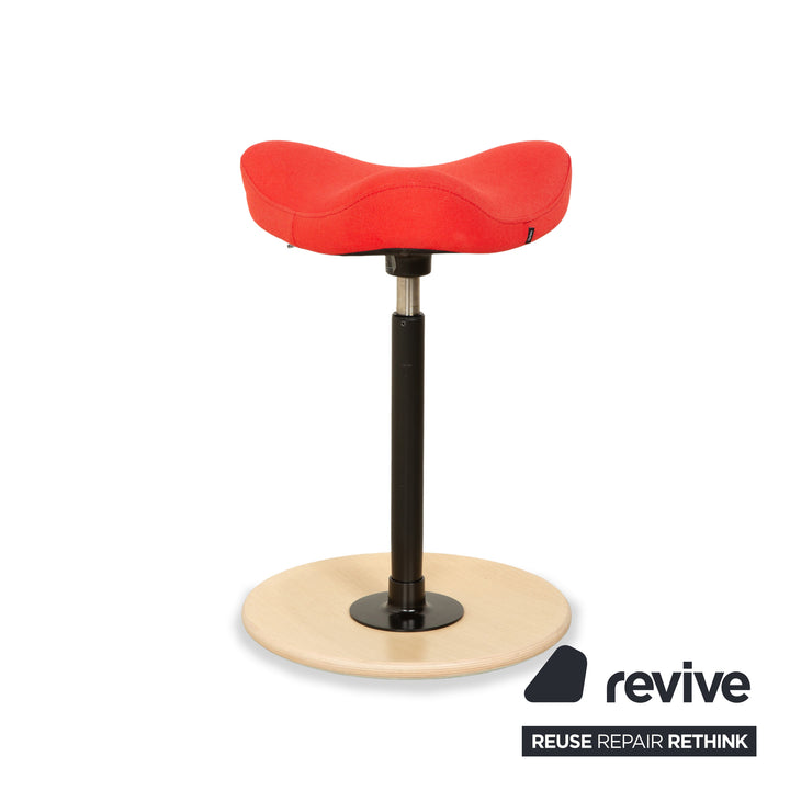 Varier Move Sitz-Steh Hocker Stuhl Rot Revive 634 Basis Natur Braun Holz Esche Bürostuhl by Per Øie
