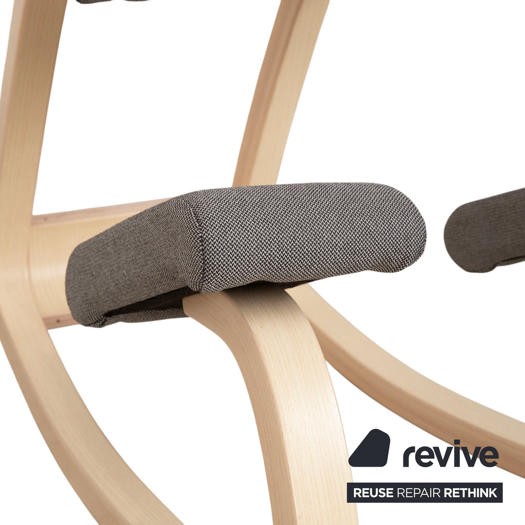 Varier Variable Chaise ergonomique agenouilloir Bois Frêne Naturel Tissu Gris (Revive 164)