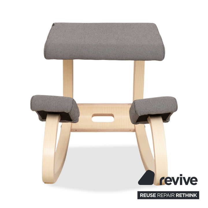 Varier Variable Chaise ergonomique agenouilloir Bois Frêne Naturel Tissu Gris (Revive 164)