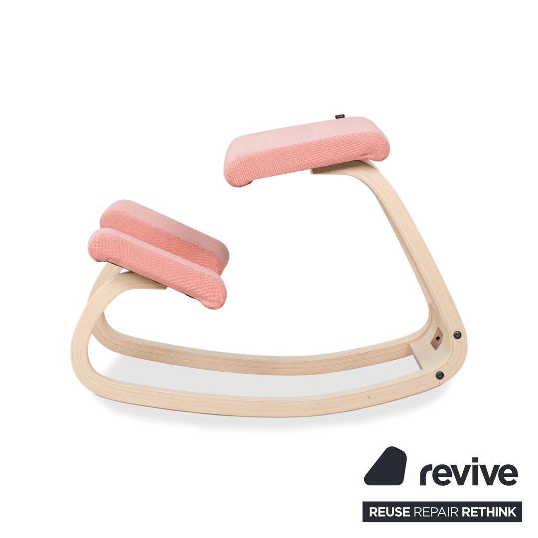 Varier Variable Kniestuhl Holz Esche Hocker Natur Stoff Rosé Lachs