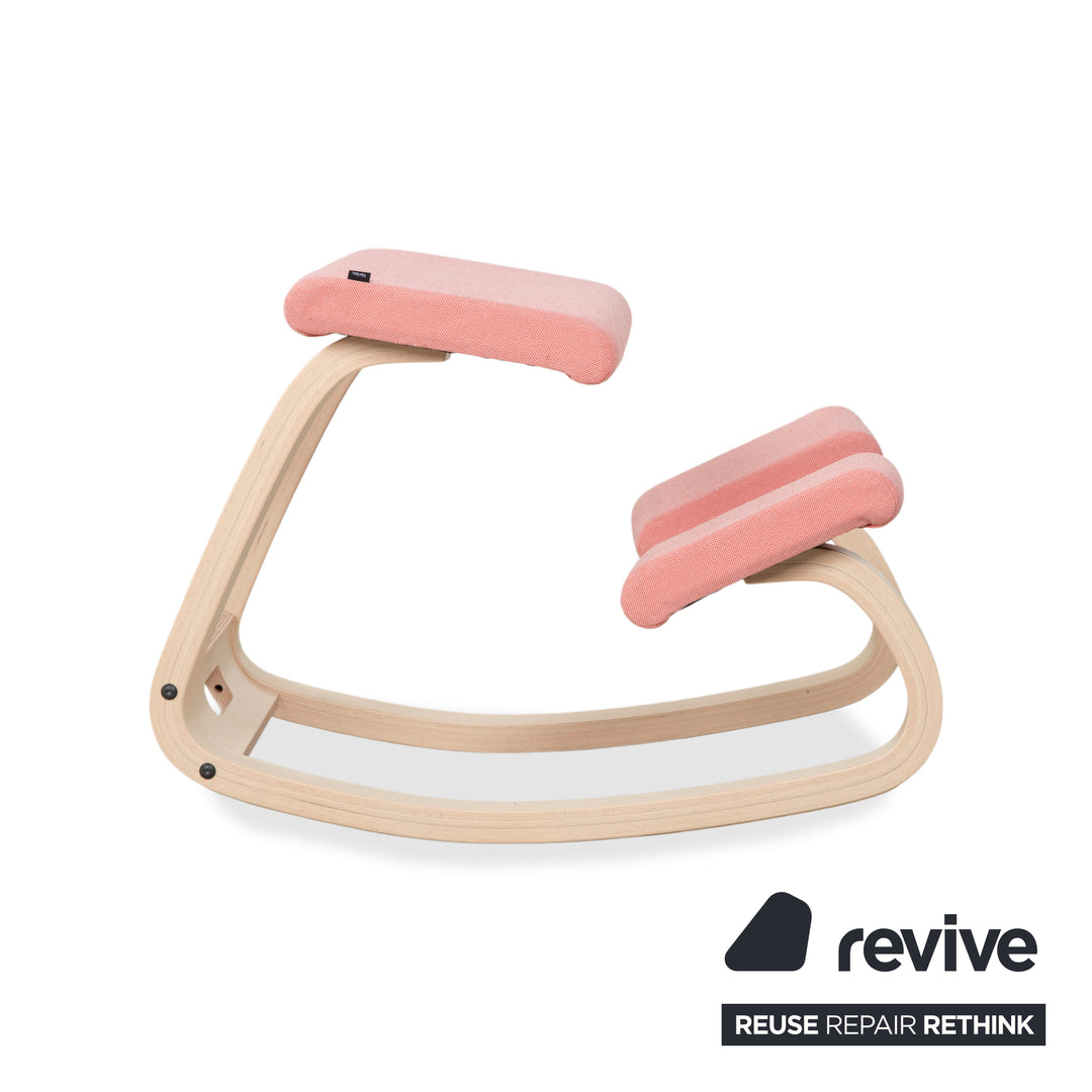 Varier Variable Kniestuhl Holz Esche Hocker Natur Stoff Rosé Lachs