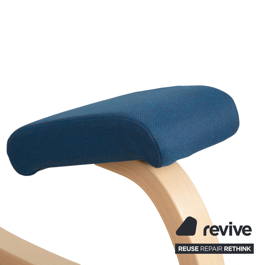 Varier Variable Stoff Sessel Stuhl Hocker Blau Grau Holz Esche Filz Hellbraun Kniestuhl