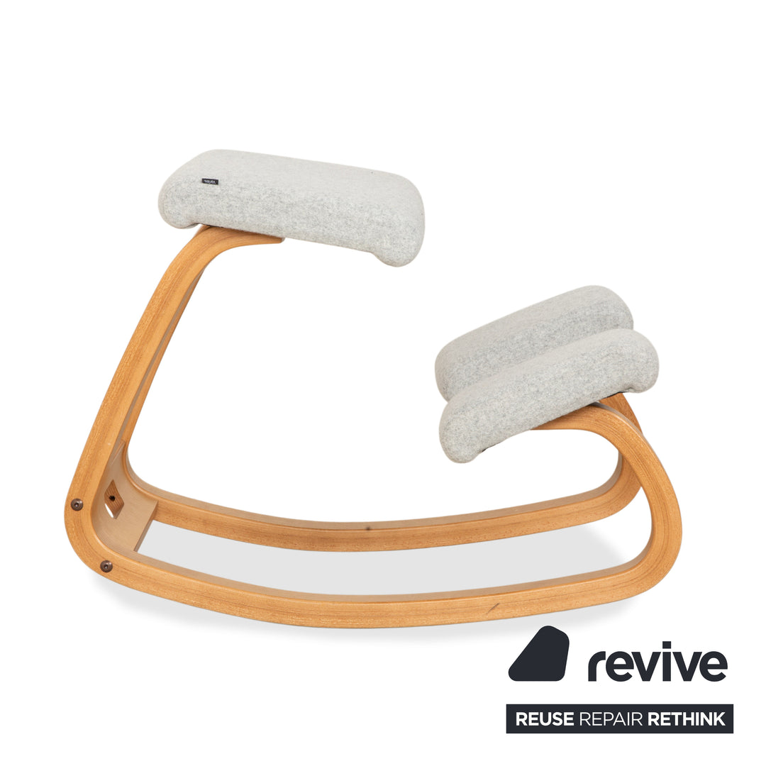 Varier Variable Stoff Sessel Stuhl Hocker Blau Grau Holz Esche Filz Hellbraun Kniestuhl