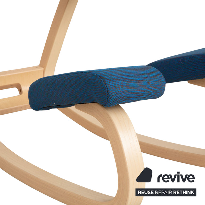 Varier Variable Stoff Sessel Stuhl Hocker Blau Grau Holz Esche Filz Hellbraun Kniestuhl