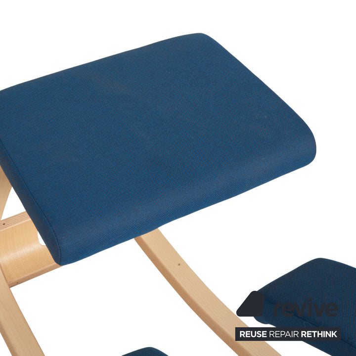 Varier Variable Stoff Sessel Stuhl Hocker Blau Grau Holz Esche Filz Hellbraun Kniestuhl