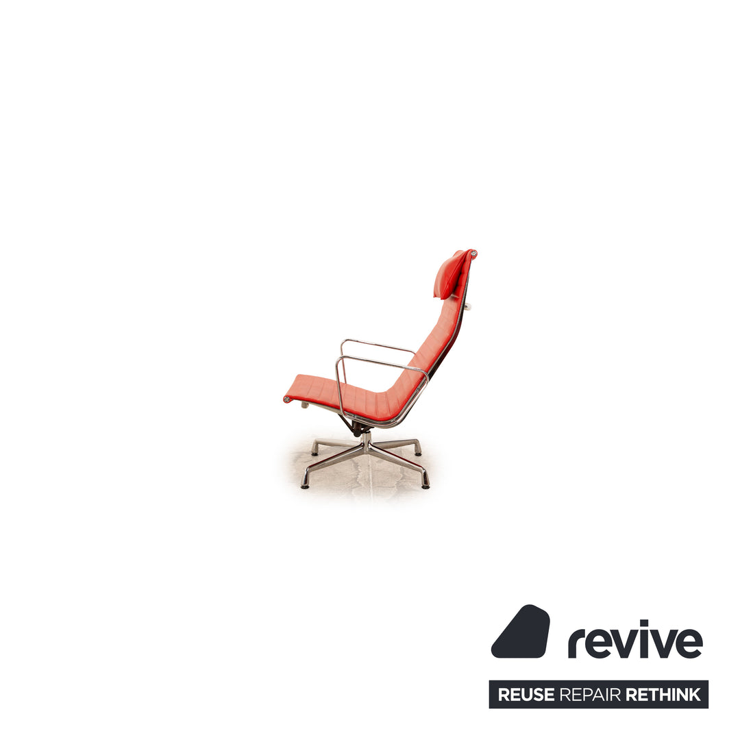 Fauteuil en cuir Vitra EA 124 rouge avec tabouret avec fonction de relaxation manuelle par Charles &amp; Ray Eames