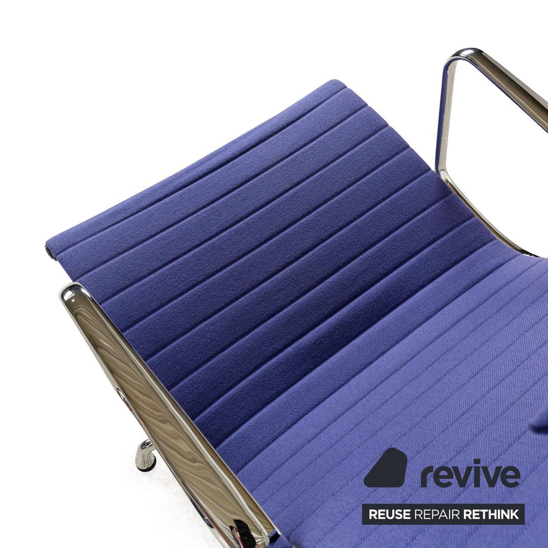 Fauteuil en tissu Vitra EA 124 bleu