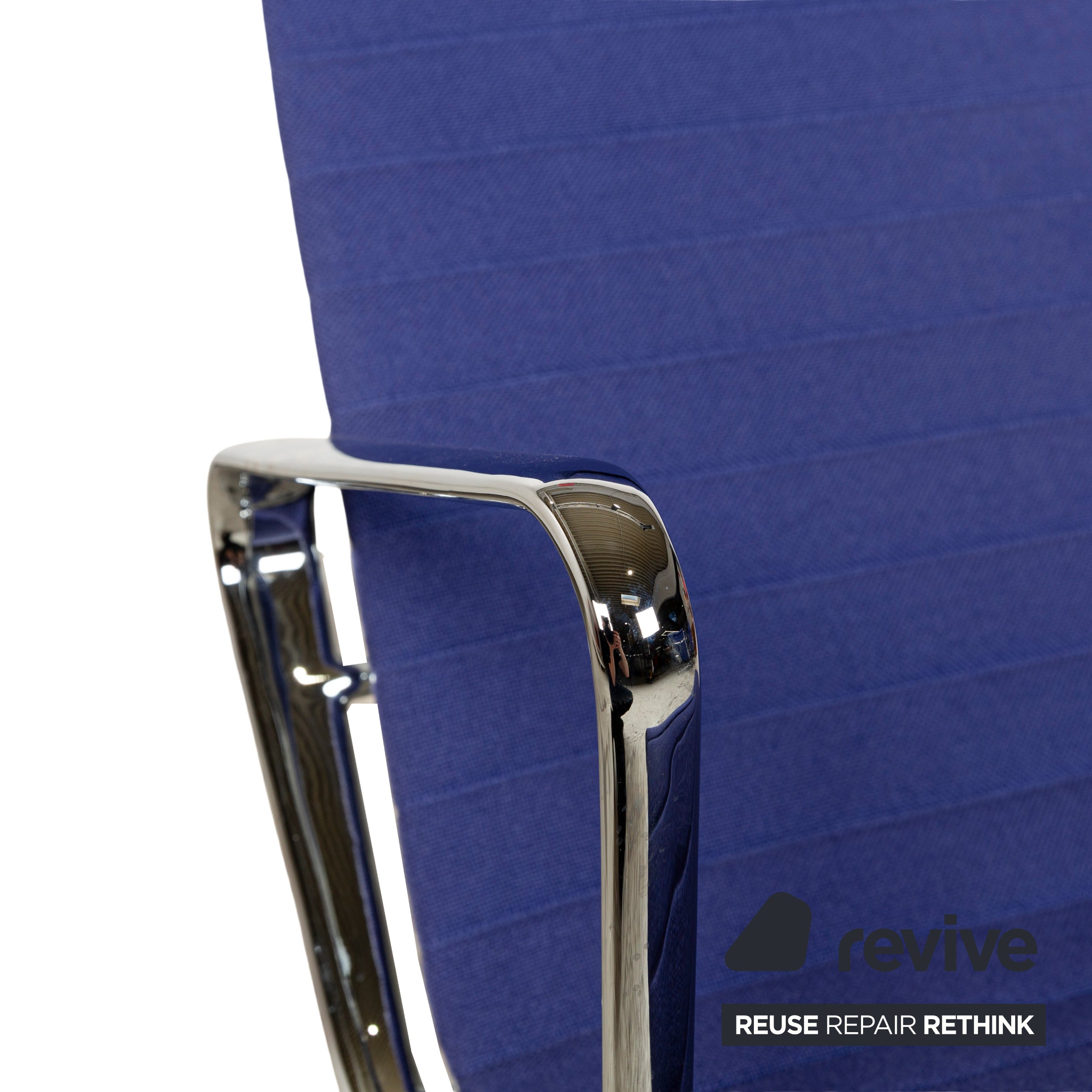 Fauteuil en tissu Vitra EA 124 bleu