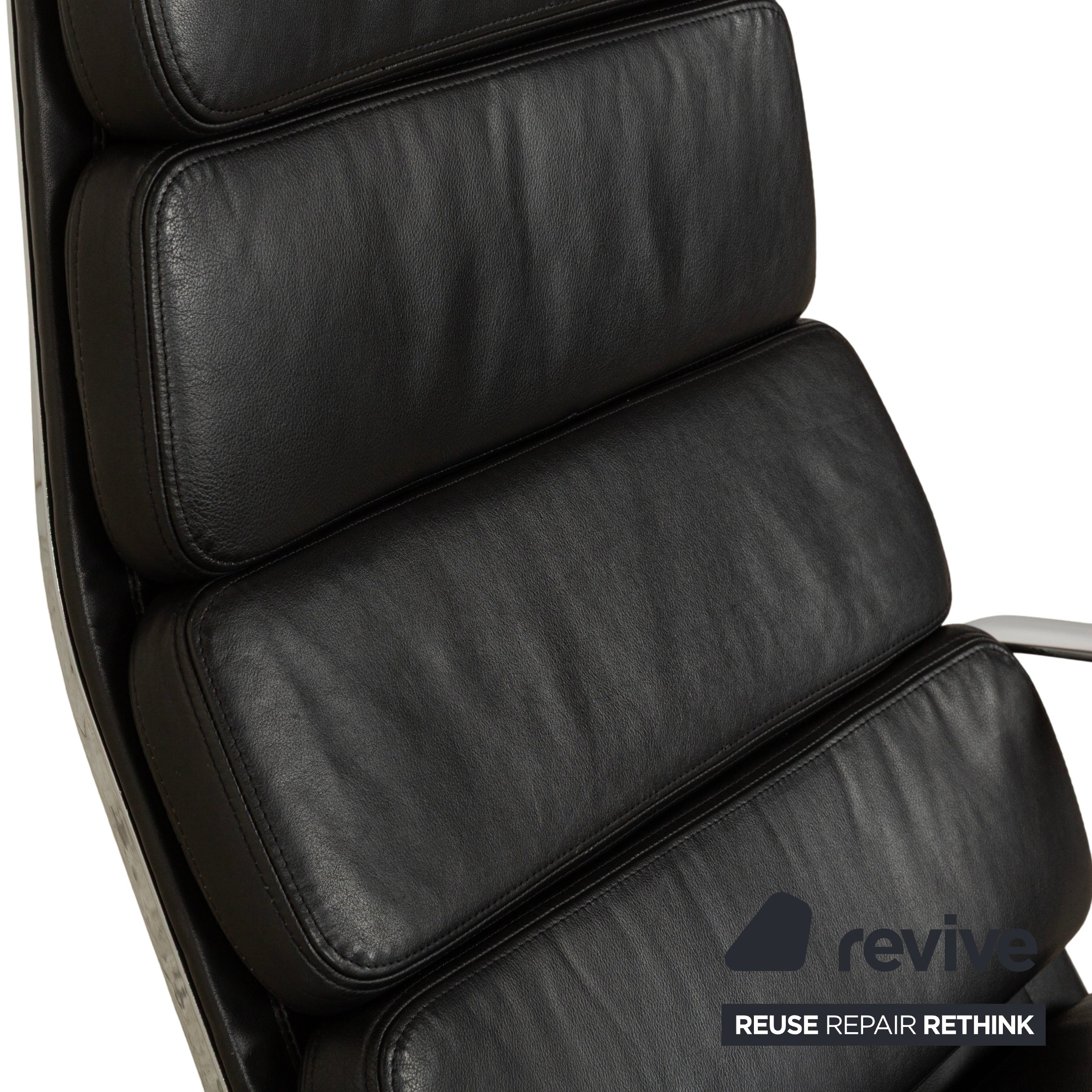 Fauteuil lounge Vitra EA 222 Soft Pad en cuir noir avec fonction pivotante