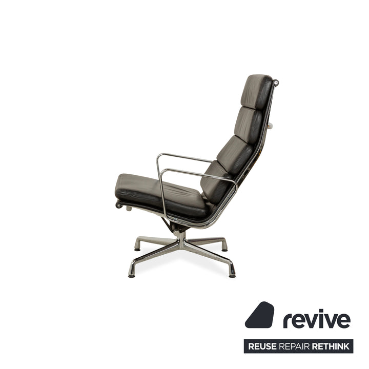 Fauteuil lounge Vitra EA 222 Soft Pad en cuir noir avec fonction pivotante