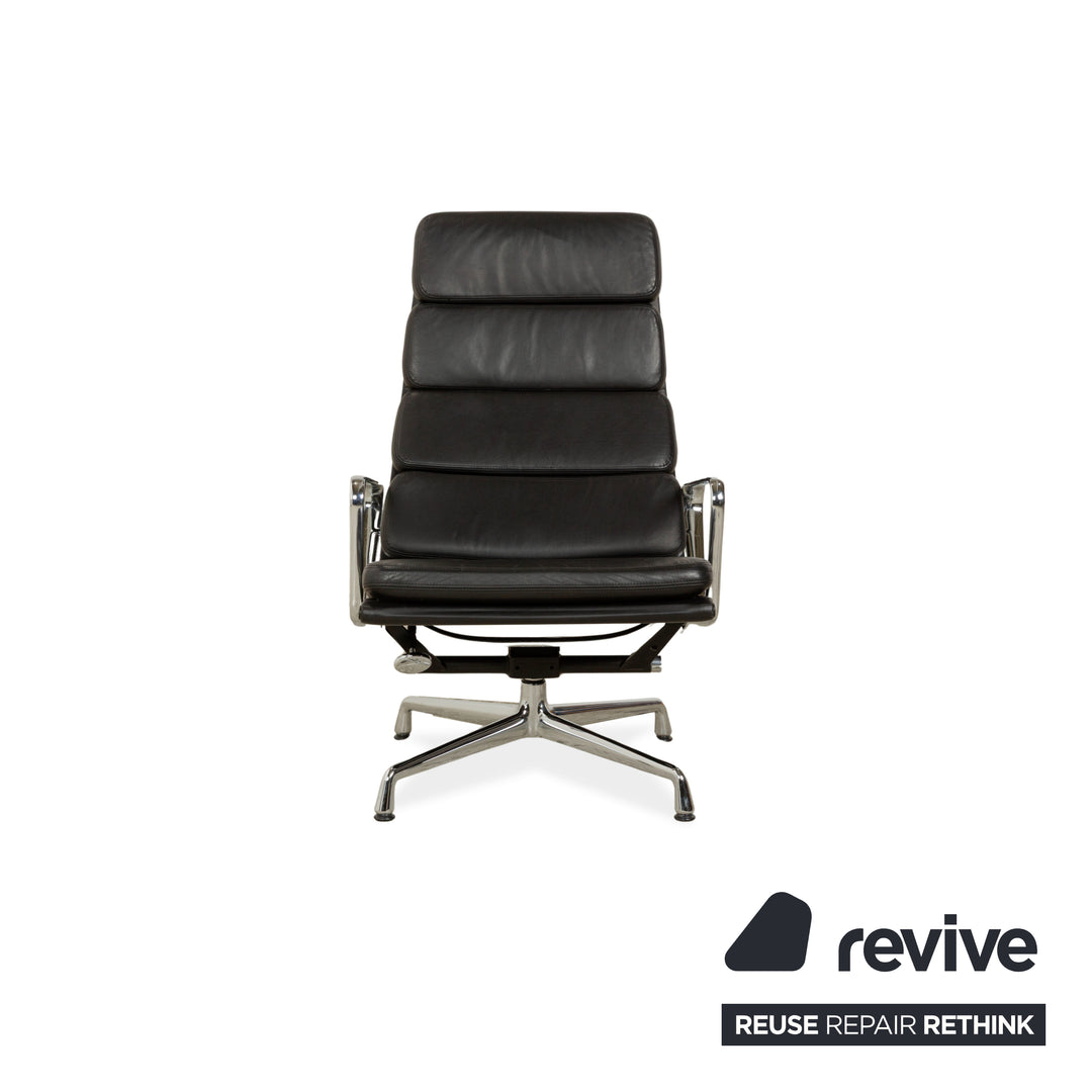 Fauteuil lounge Vitra EA 222 Soft Pad en cuir noir avec fonction pivotante