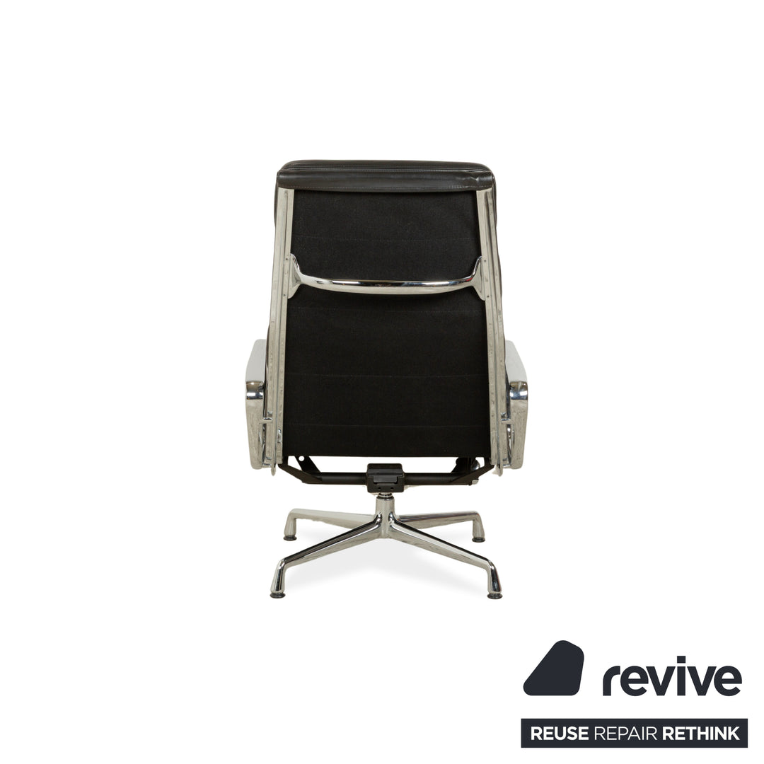 Fauteuil lounge Vitra EA 222 Soft Pad en cuir noir avec fonction pivotante