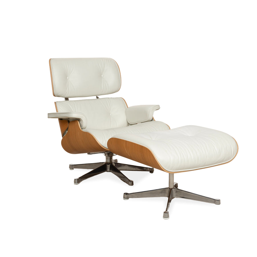 Fauteuil Lounge Vitra Eames en cuir et bois blanc avec repose-pieds