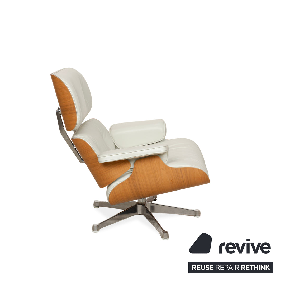 Fauteuil Lounge Vitra Eames en cuir et bois blanc avec repose-pieds