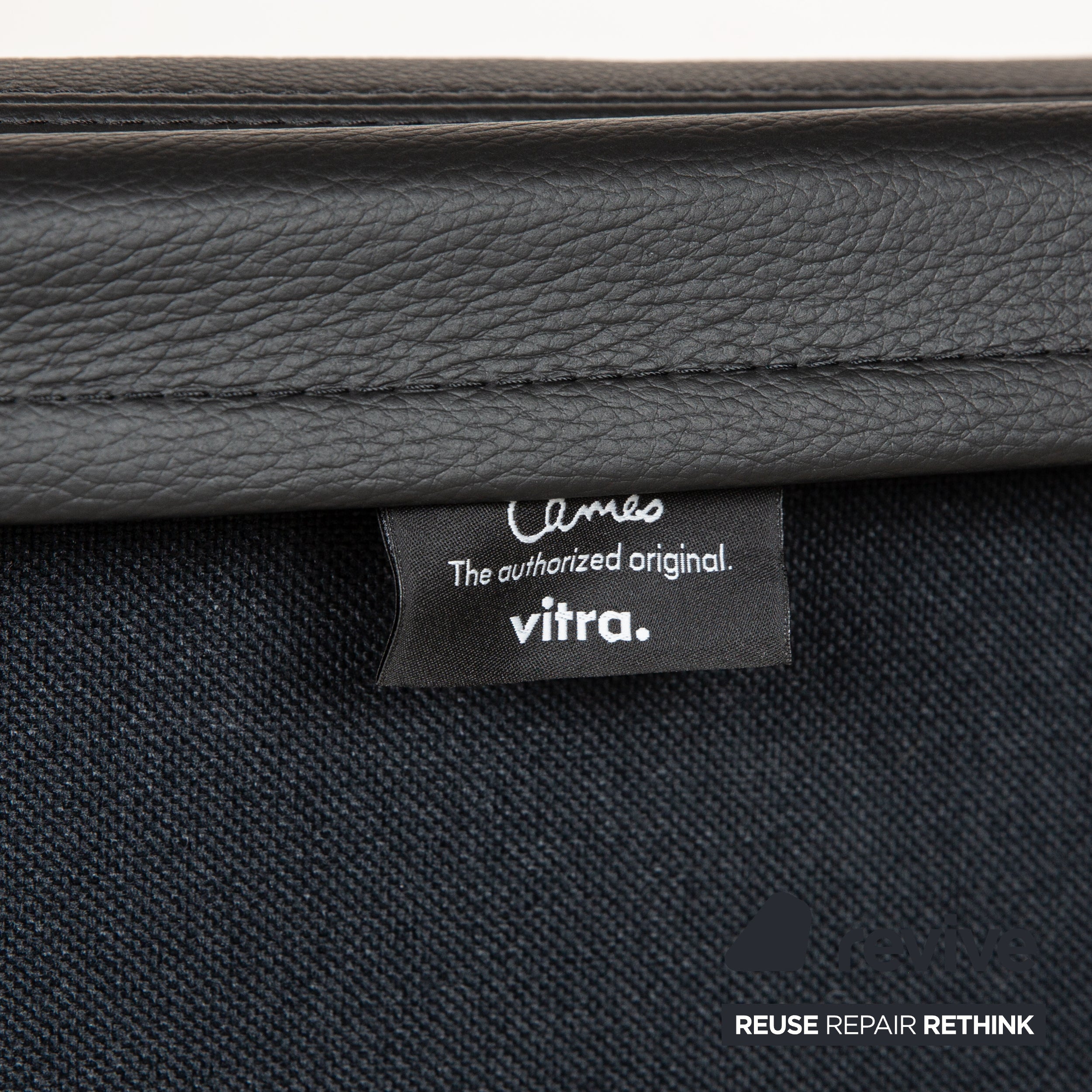 Vitra Soft Pad EA219 Leder Sessel Schwarz manuelle Funktion Höhenverstellbar