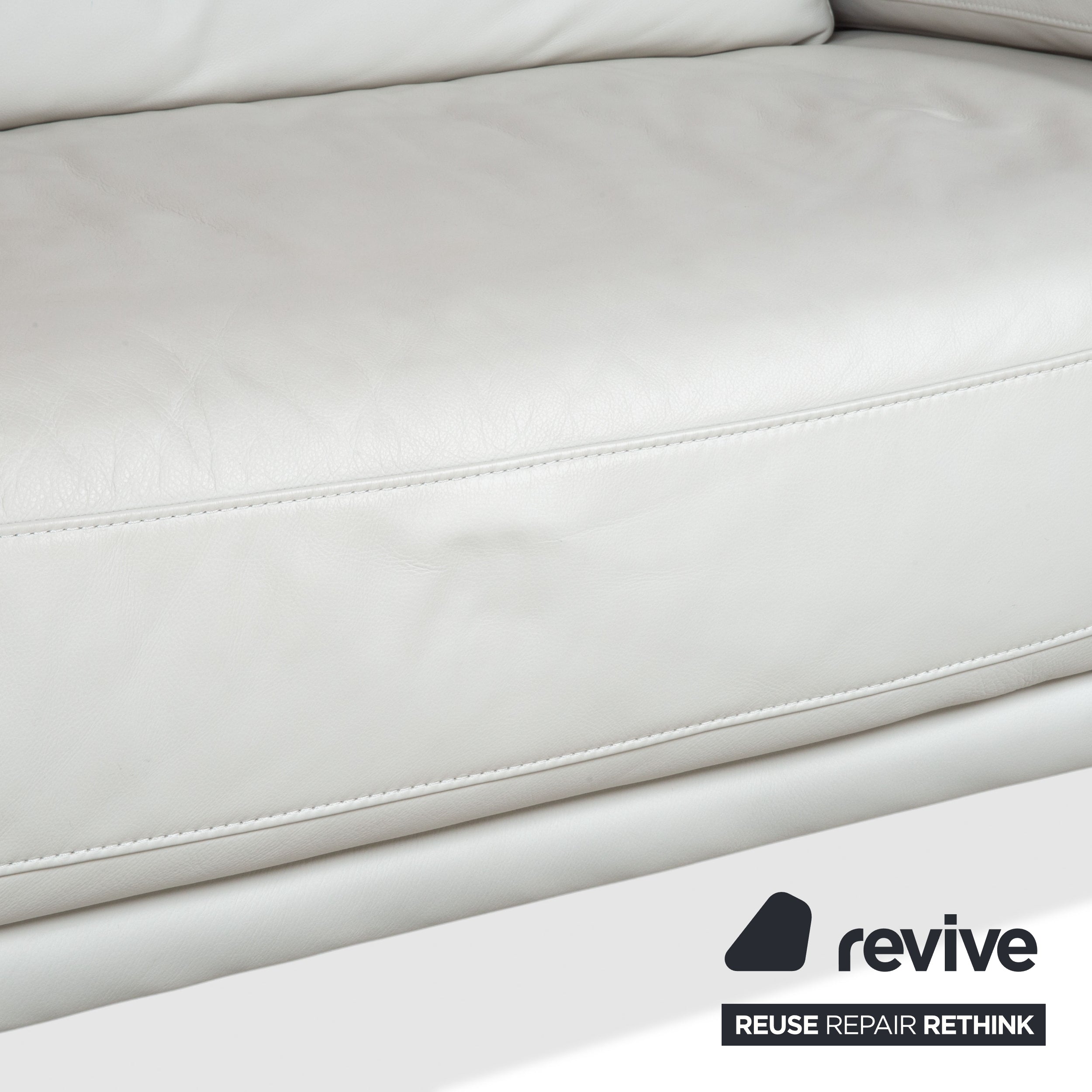 Willi Schillig Magnolia Leather Suite Three and Two-seater Light Grey Bone Manual Function Sofa Couch