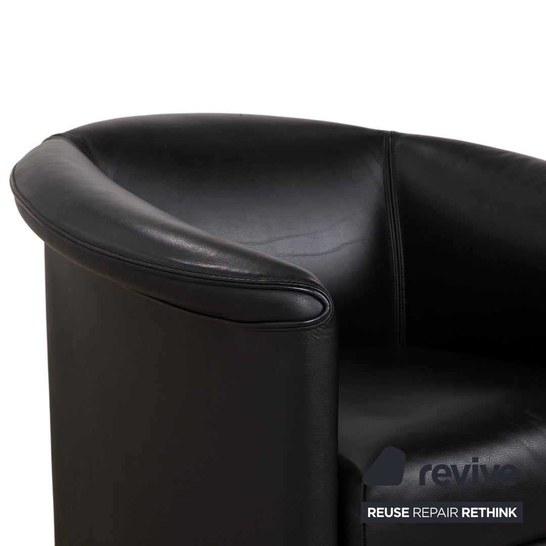 Wittmann Aura Leder Sessel Schwarz Messingkappen