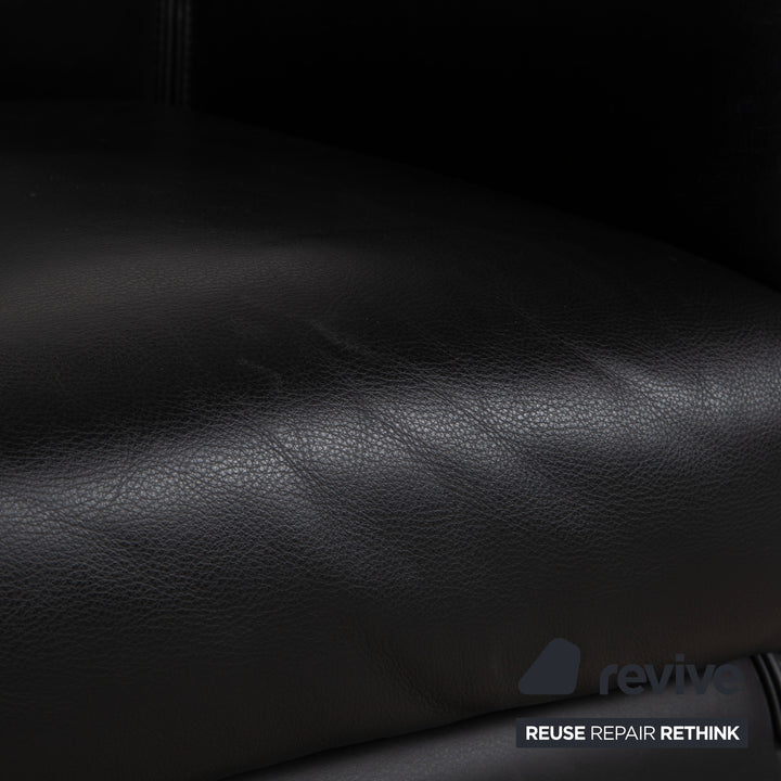 Wittmann Aura Leder Sessel Schwarz Messingkappen